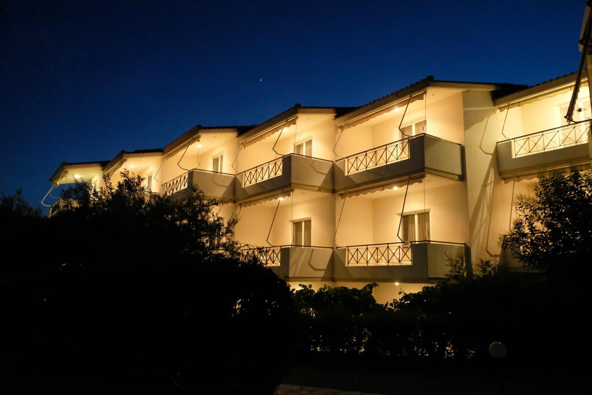 Lappas Rooms Rovies Exterior photo